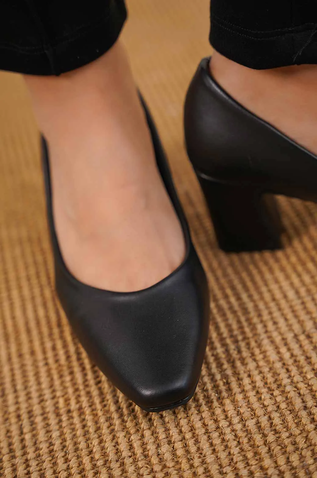 HEELED PUMPS