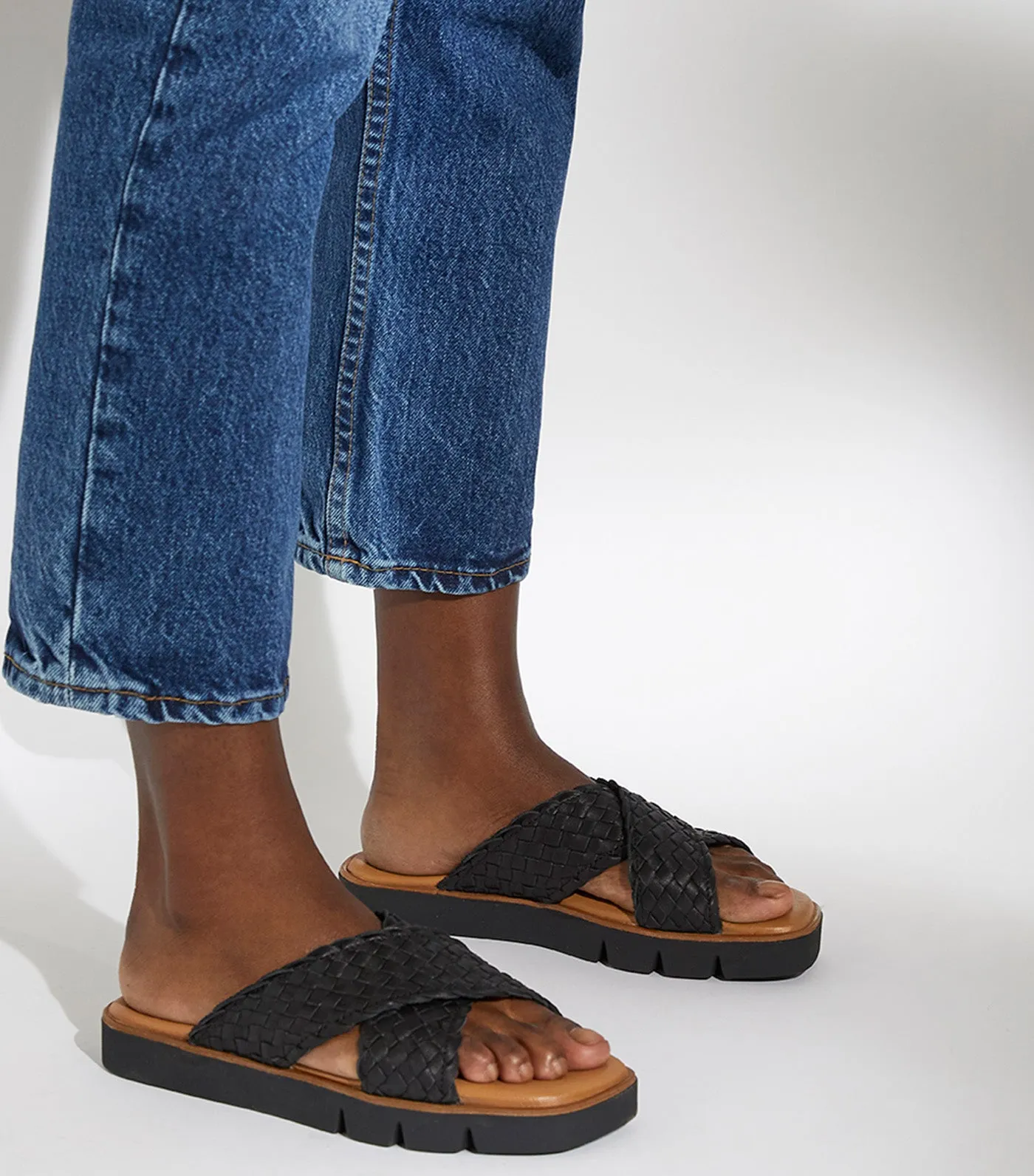 Lexey Sliders Black