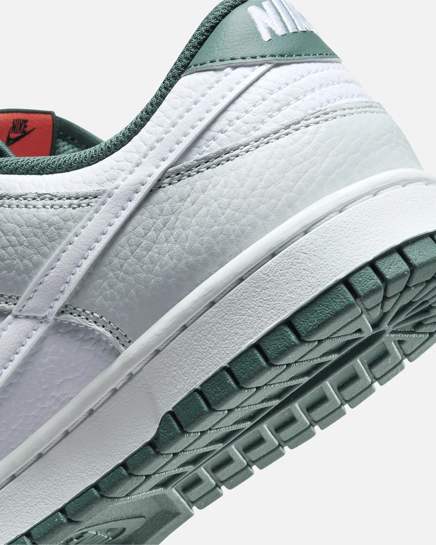 Nike Dunk Low Retro Photon Dust/White