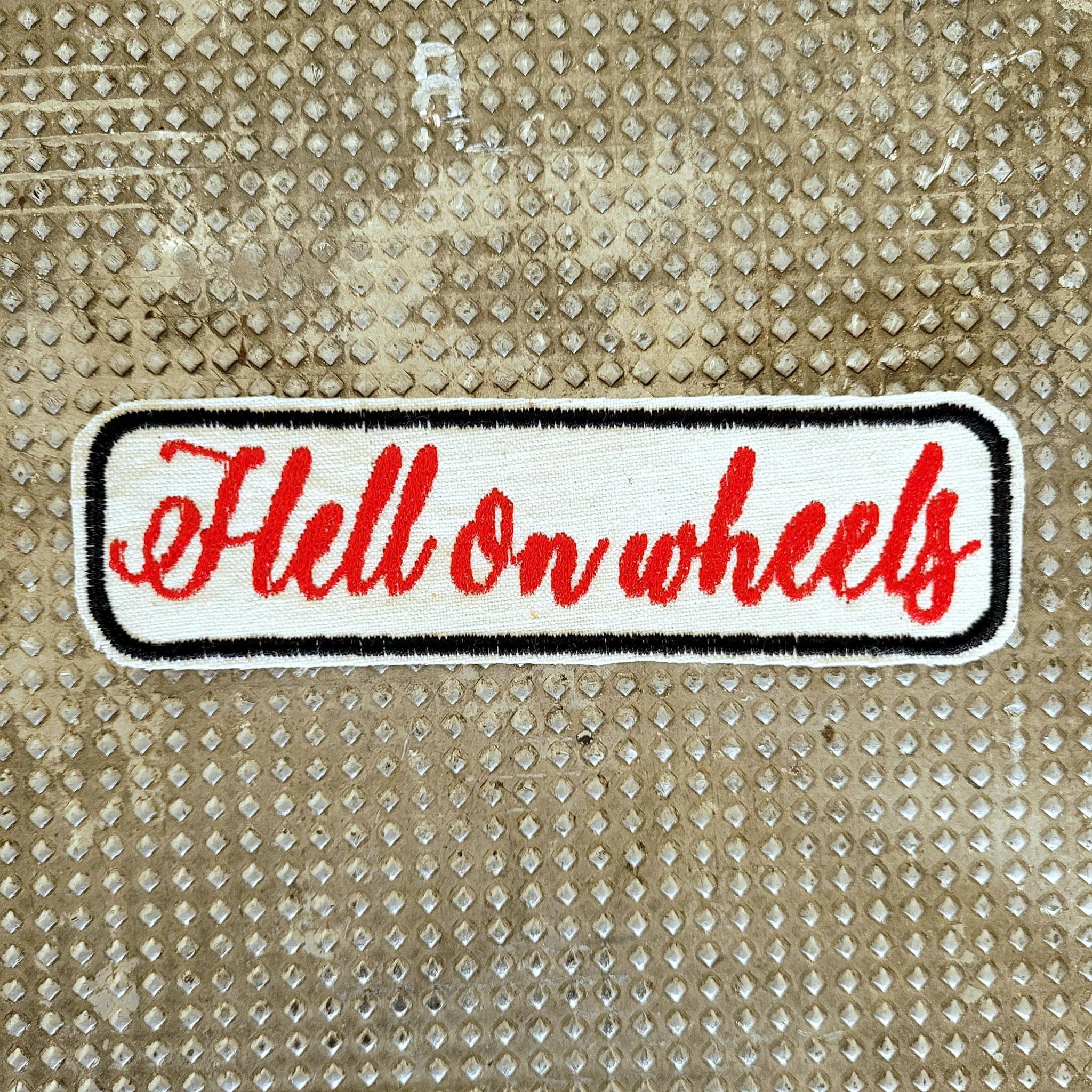 Patch Brodé/Ecusson Hell on wheels Perfect on your cut EN COTON