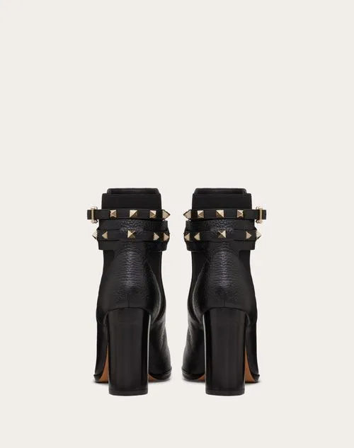 ROCKSTUD GRAINY CALFSKIN ANKLE BOOT 90 MM